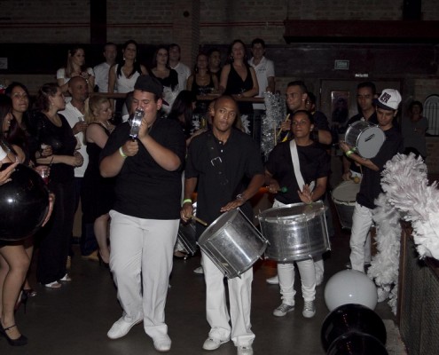 Equipe Status Samba Show 0002 Ritmistas em ação em Festa de Confraternização