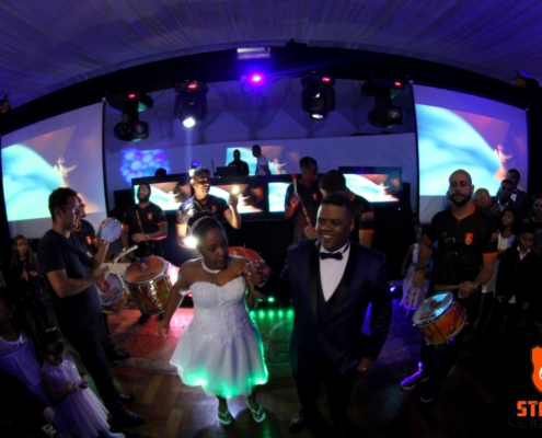 Casamento Jessica e Thiago 11-11-20170008 Casal caindo no samba
