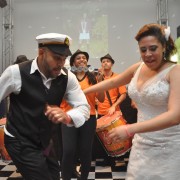 Festa Michele – Status Samba Show0008 Noiva Mariana e Noivo José caindo no Samba