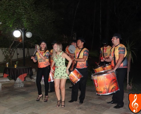 Renata - Status Samba Show 0003 Renata mostrando todo samba no pé