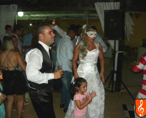 VERONICA & VANDO - RJ0013 Festa de Casamento Rio de Janeiro Veronica e Vando - Bateria de Escola de Samba Casal