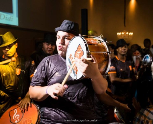 Ritmista Victor Tocando Caixa Ritmistas de Primeira qualidade
