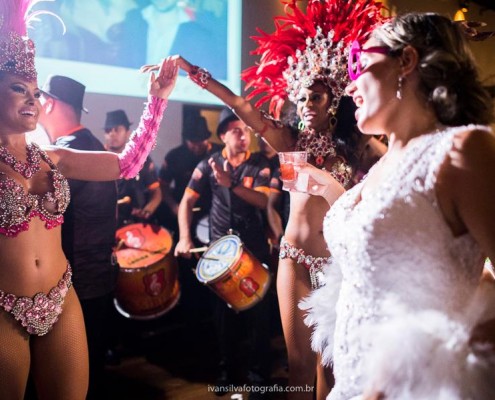 Mulatas ao ritmo do Samba "Quero ver você passar por debaixo da cordinha"