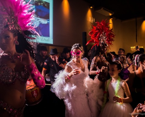 Noiva e Mulatas ao ritmo do Samba Noiva e Mulatas ao ritmo do Samba da Bateria