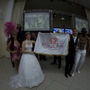 Casamento Rodrigo e Andressa 16-09-20170017 Noivos com sua Bandeira Personalizada - Malandro e Mulata