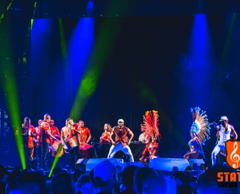 Show Claudia Leite My Carnaval - Mulatas e Malandros Bateria, Malandros e Mulatas em abetura Show da Claudia Leite
