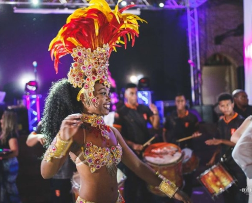Mulata Aritha Mulata Aritha samba ao som da bateria Status Samba Show