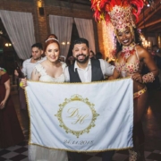 Daiane e Herson Mulata Aritha Daiane e Herson junto com Mulata Aritha com bandeira prsonalizada