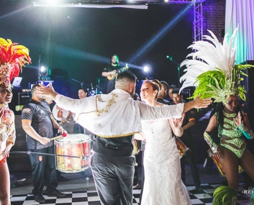 Casal Daiane e Heberson Sambando Casal Daiane e Heberson Sambando ao ritmo da Bateria