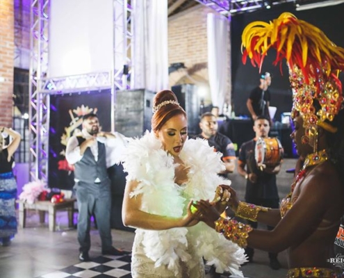 Noiva Daiane Samba com mulata Aritha Noiva Daiane Samba com mulata Aritha
